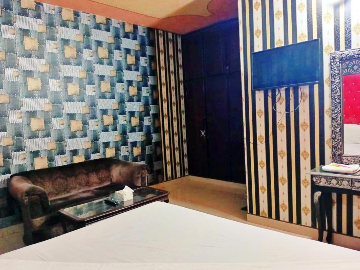Moon Soon Hotel Lahore Esterno foto