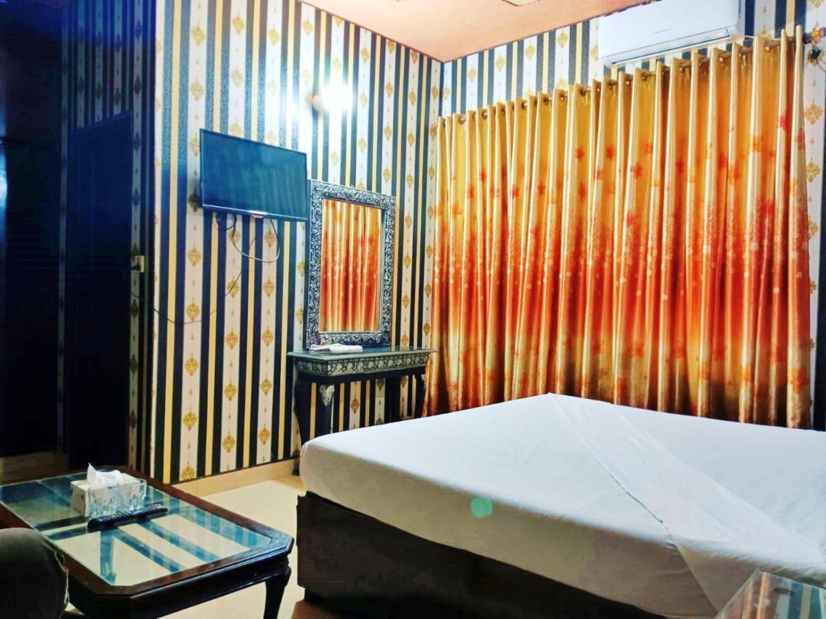 Moon Soon Hotel Lahore Esterno foto