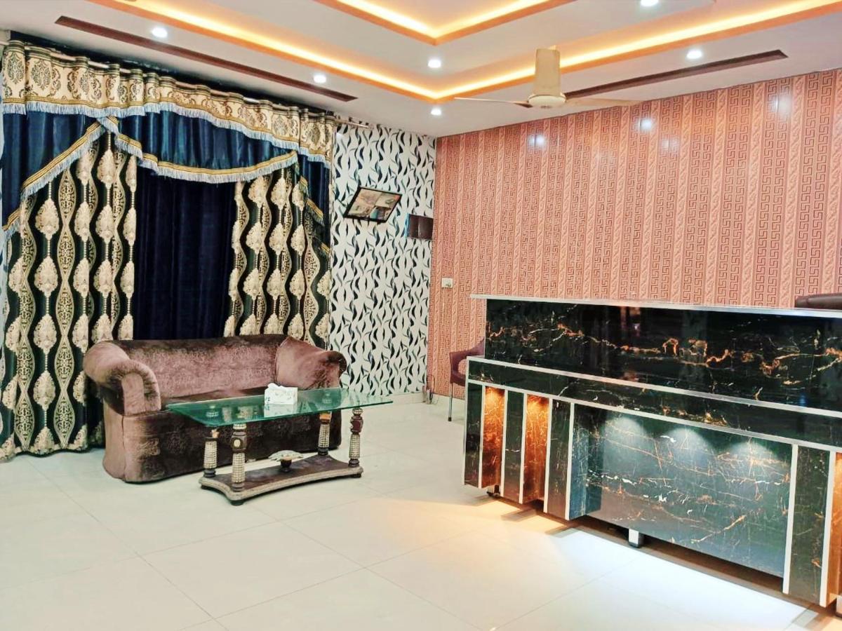 Moon Soon Hotel Lahore Esterno foto