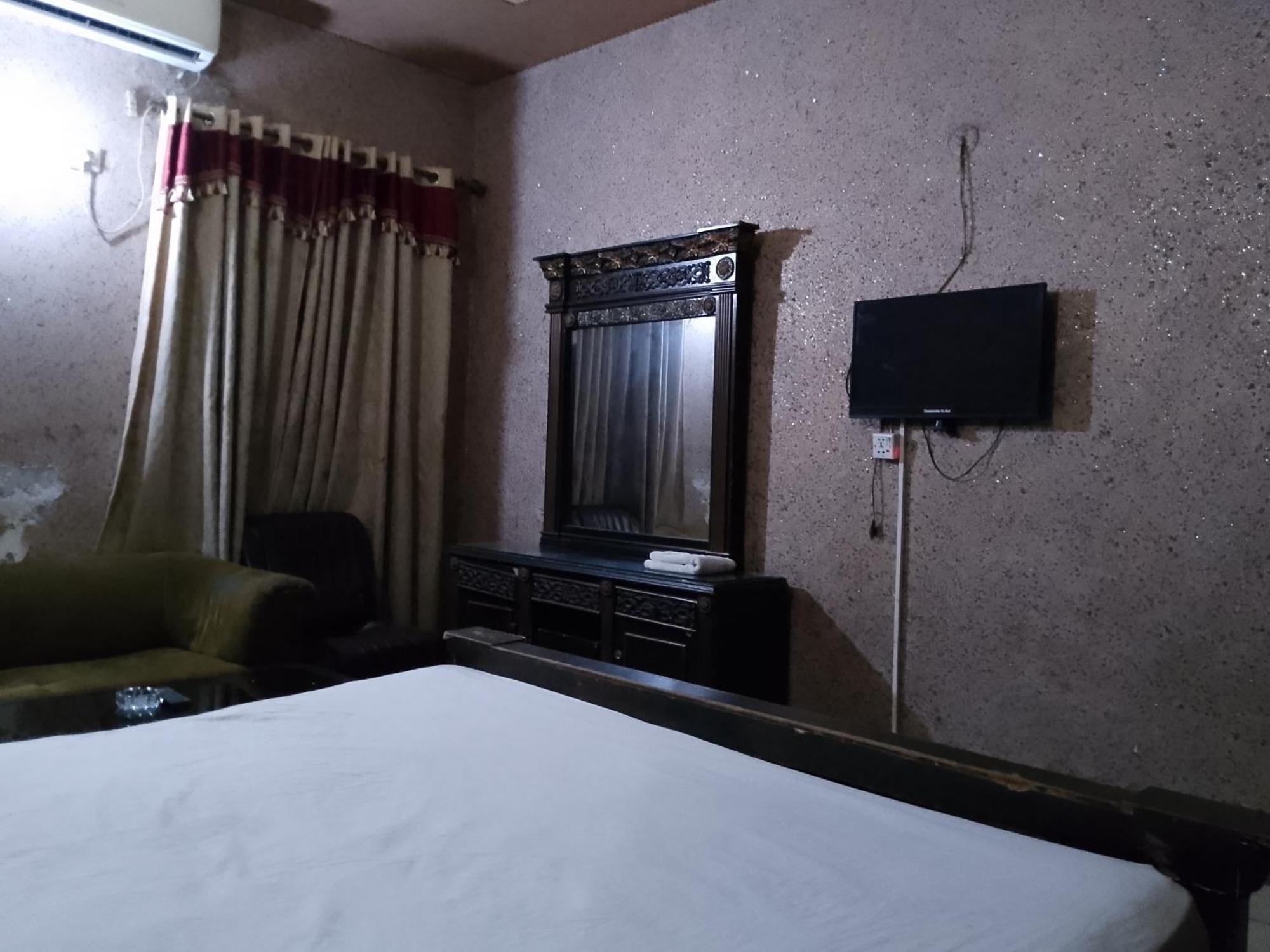 Moon Soon Hotel Lahore Esterno foto